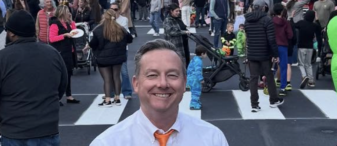 Reardon’s Love for Newburyport Sets Him Apart